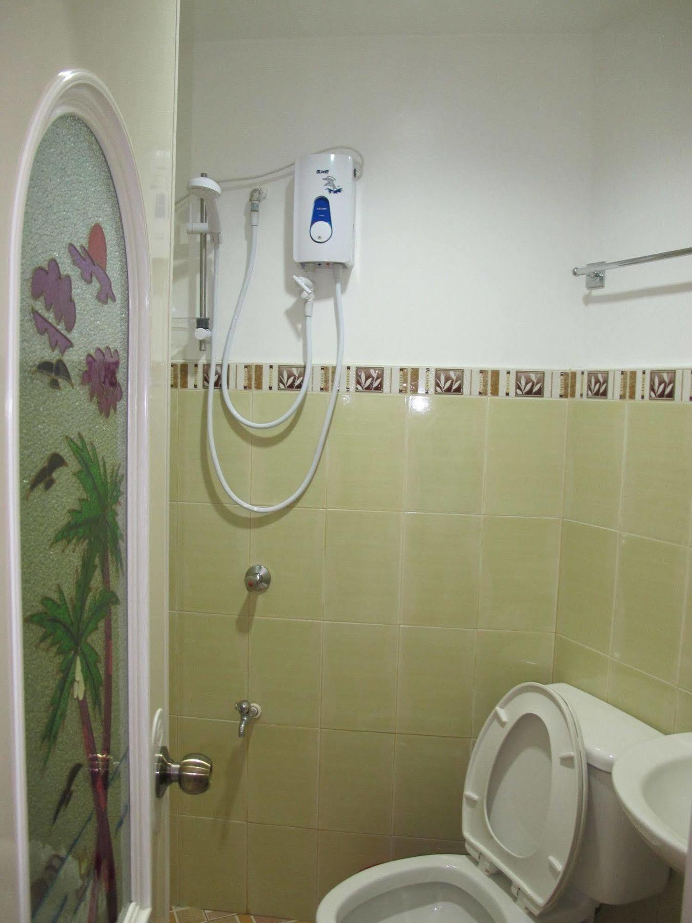 bahay-panuluyan Cool 2*